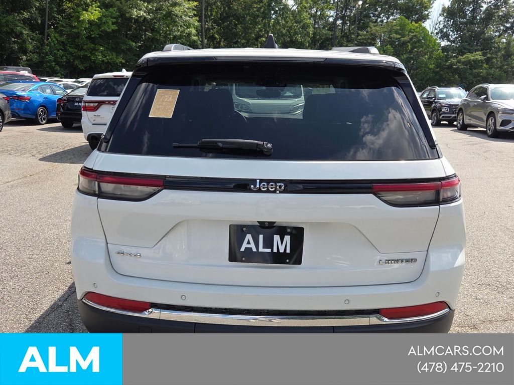 Used 2023 White/off-white Jeep Limited image 13