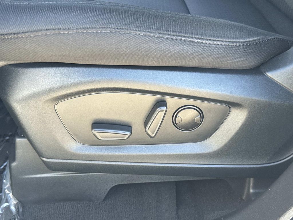 Used 2023 Ford Explorer XLT 4D Sport Utility