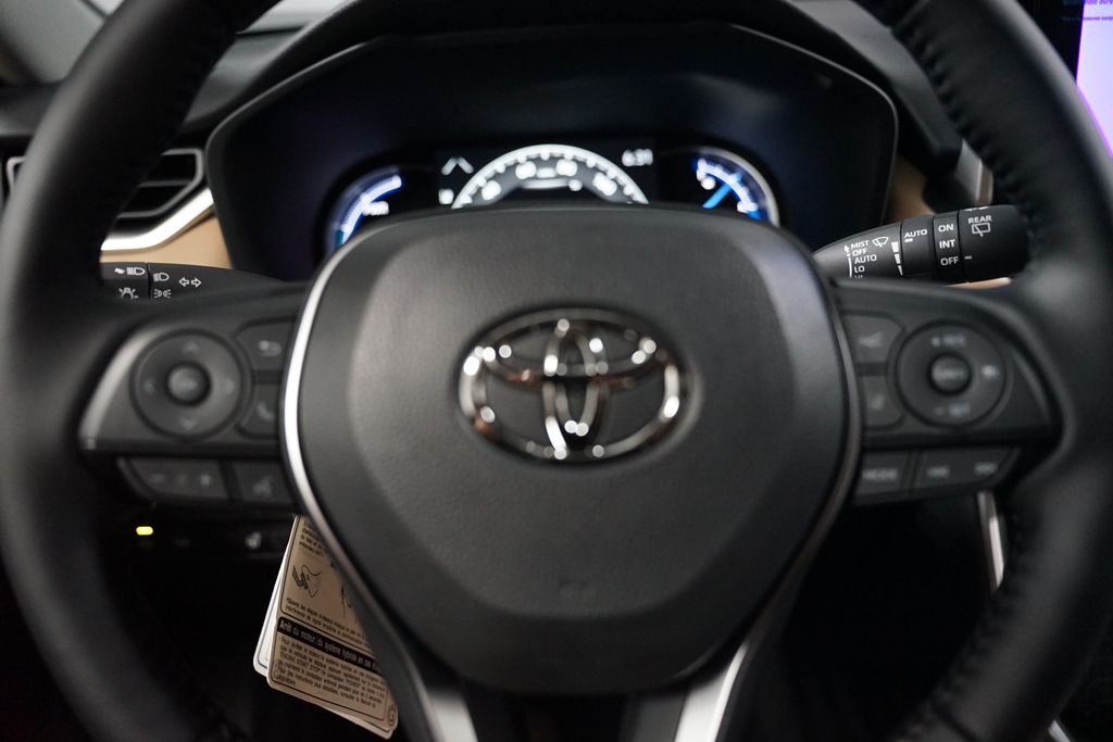 Thumbnail: 2025 Toyota RAV4 - 17