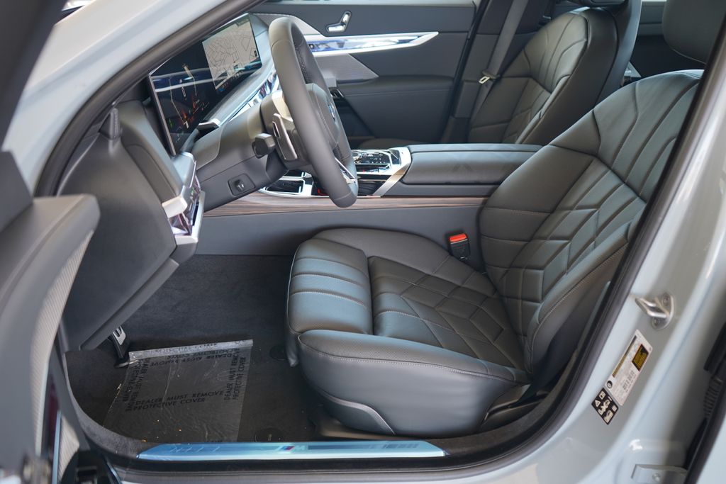 Thumbnail: 2025 BMW 7 Series - 11