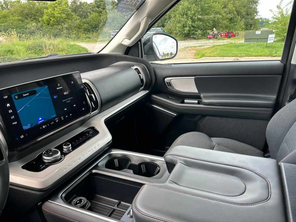 Used 2025 Ford Expedition SUV