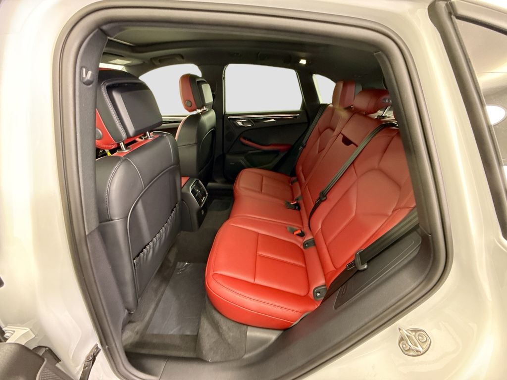 Thumbnail: 2026 Porsche Macan - 19