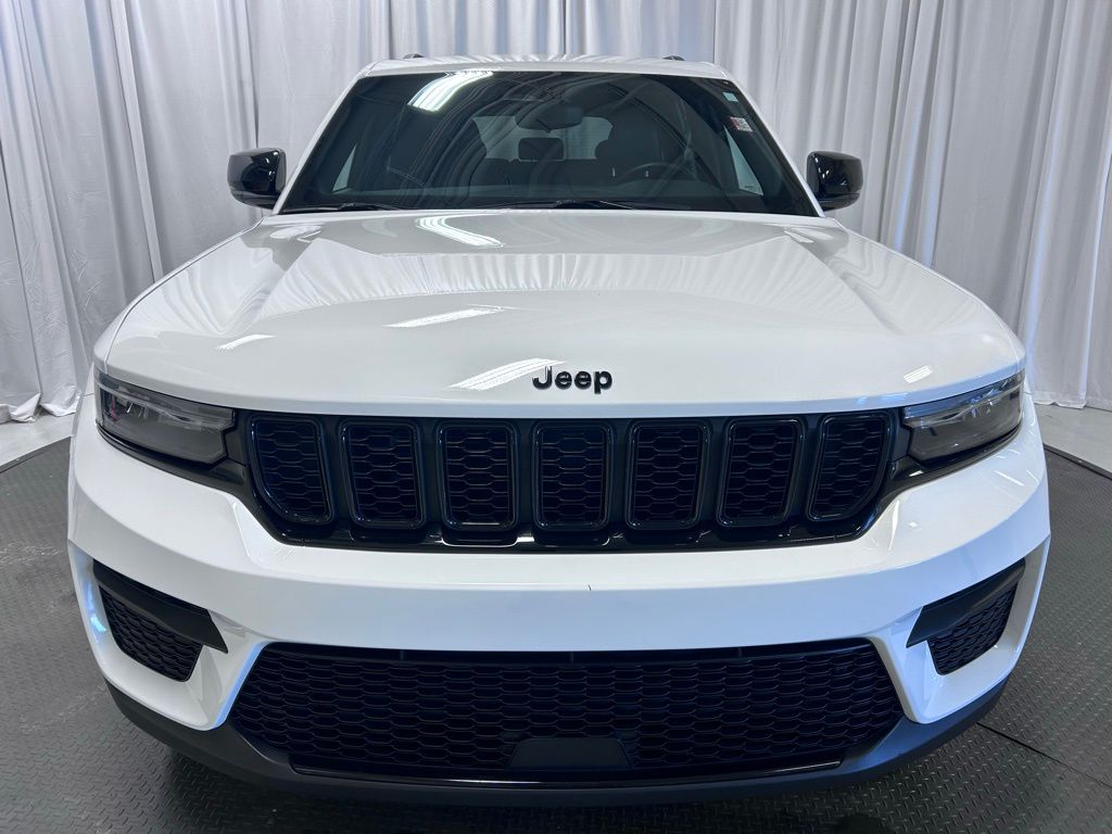 used 2022 Jeep Grand Cherokee car, priced at $28,884