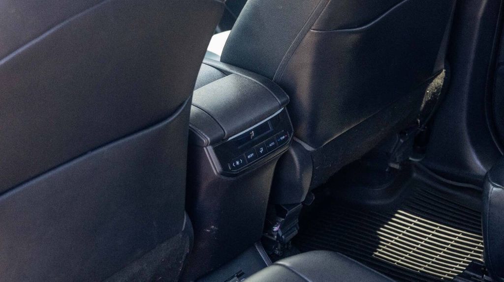 Used 2022 Toyota Highlander XLE 4D Sport Utility