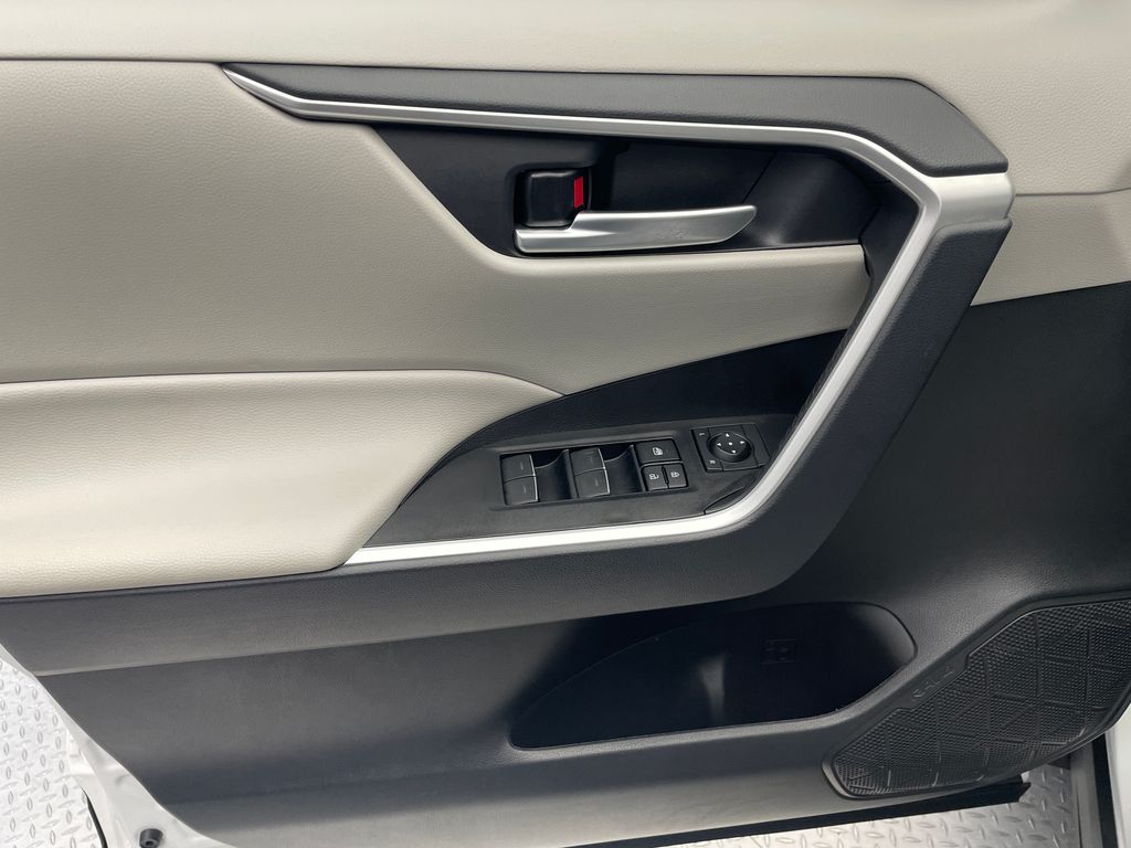 Thumbnail: 2025 Toyota RAV4 - 9