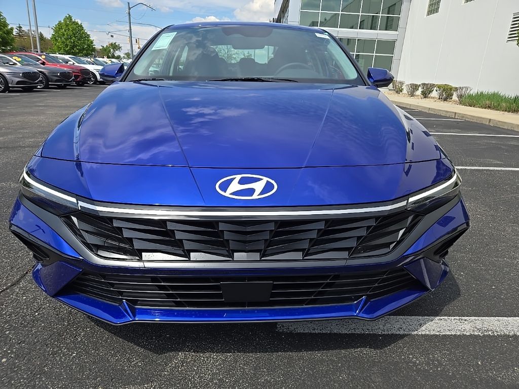 2025 Hyundai Elantra SEL 3