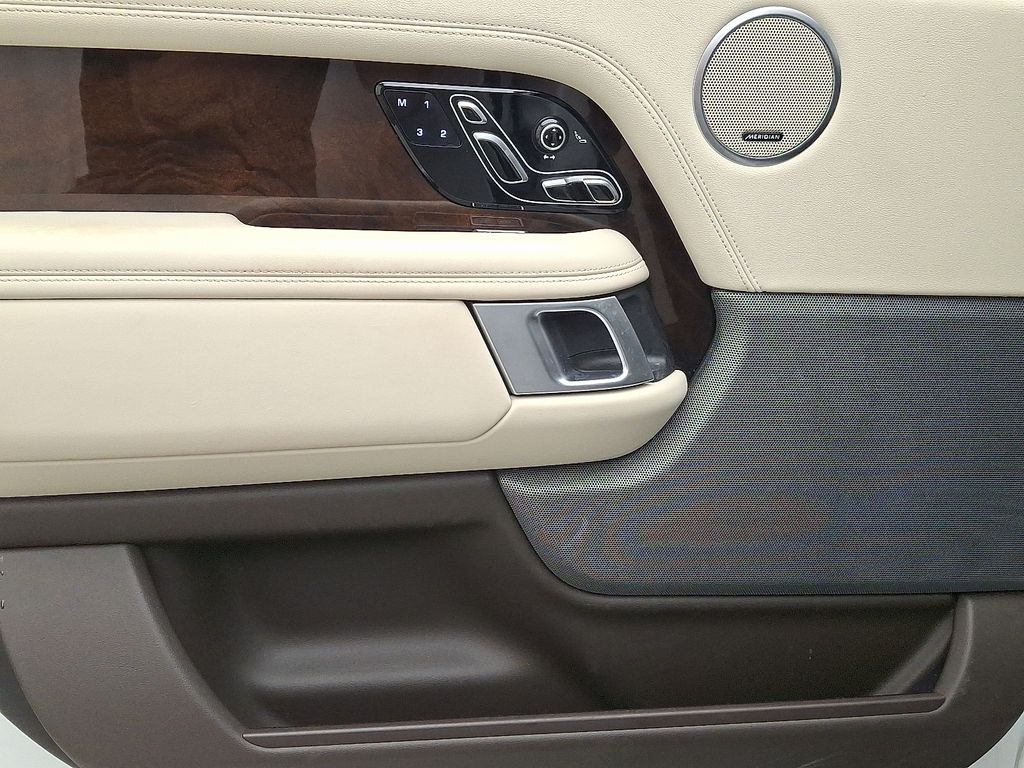 Thumbnail: 2020 Land Rover Range Rover - 13