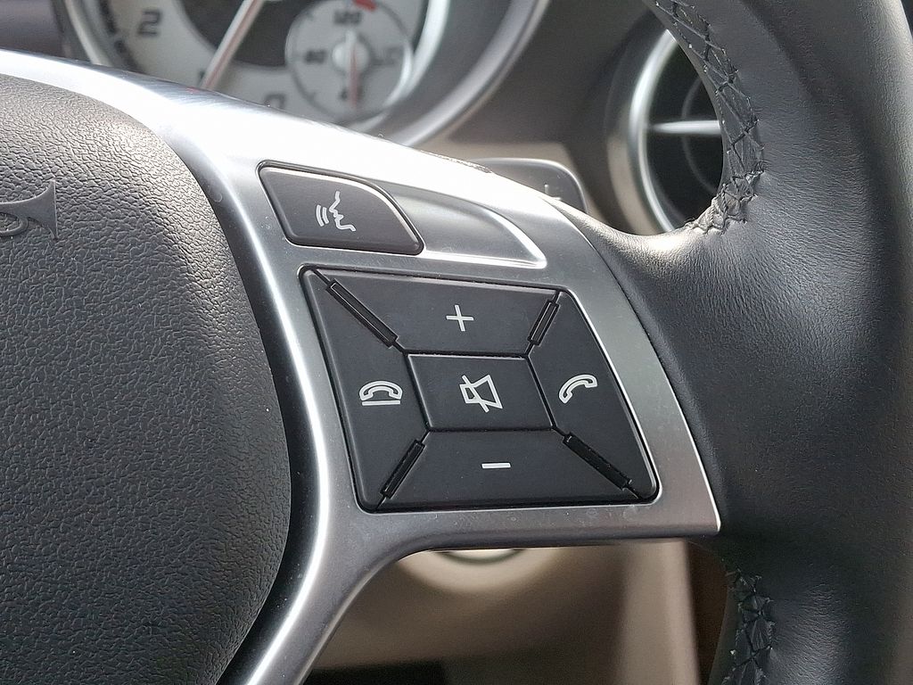 Thumbnail: 2016 Mercedes-Benz SLK - 22