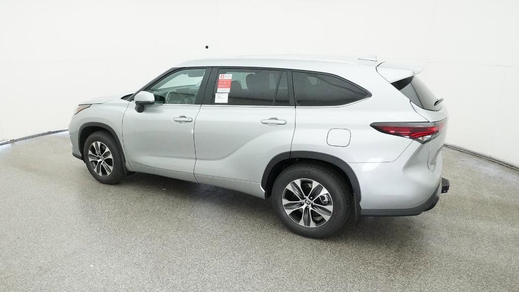 Thumbnail: 2025 Toyota Highlander - 18