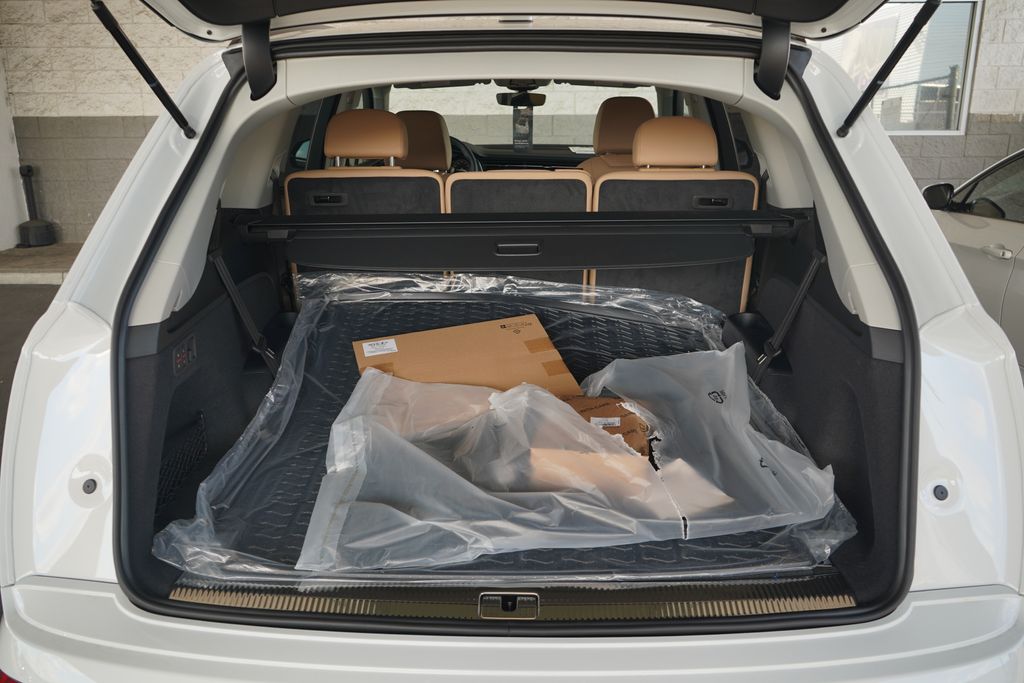 Thumbnail: 2026 Audi Q7 - 11