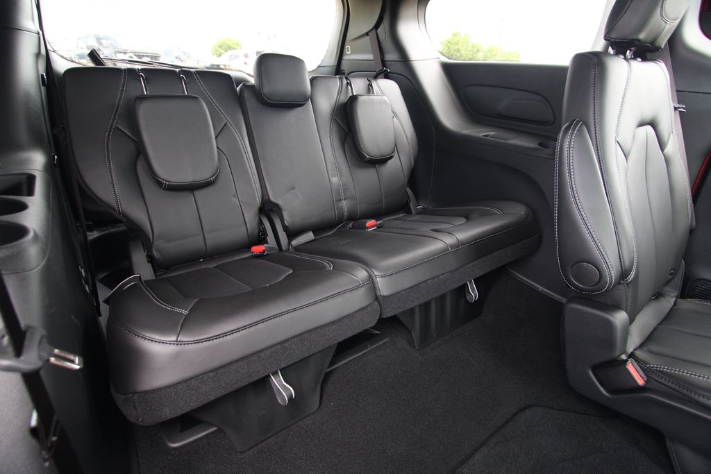 Used 2026 Chrysler Pacifica Van