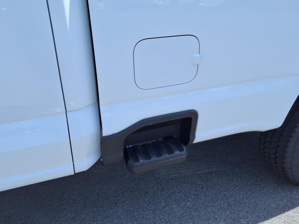 New 2025 White Ford XLT image 11