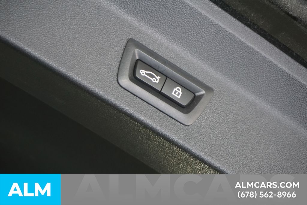 Used 2022 Black BMW sDrive30i image 21