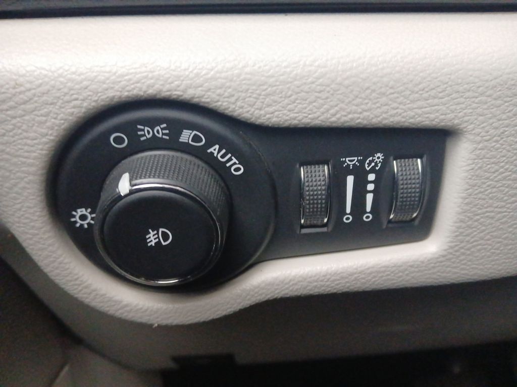 Used Car 2020 Chrysler Pacifica  Touring L For Sale Under $25,000 In Austin, Texas