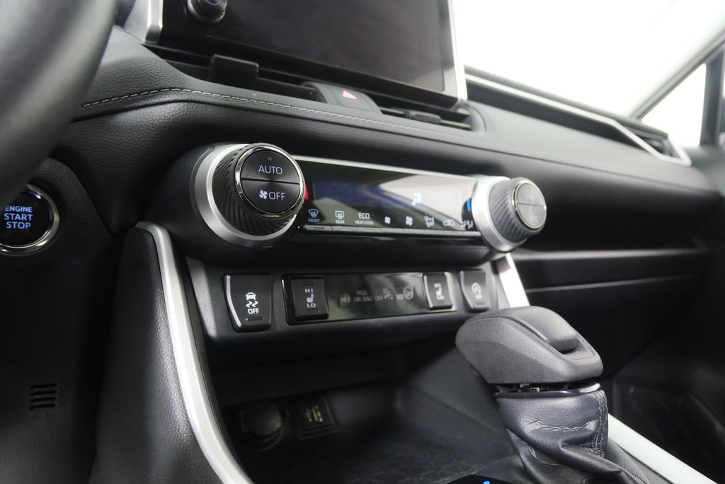 Thumbnail: 2023 Toyota RAV4 - 23