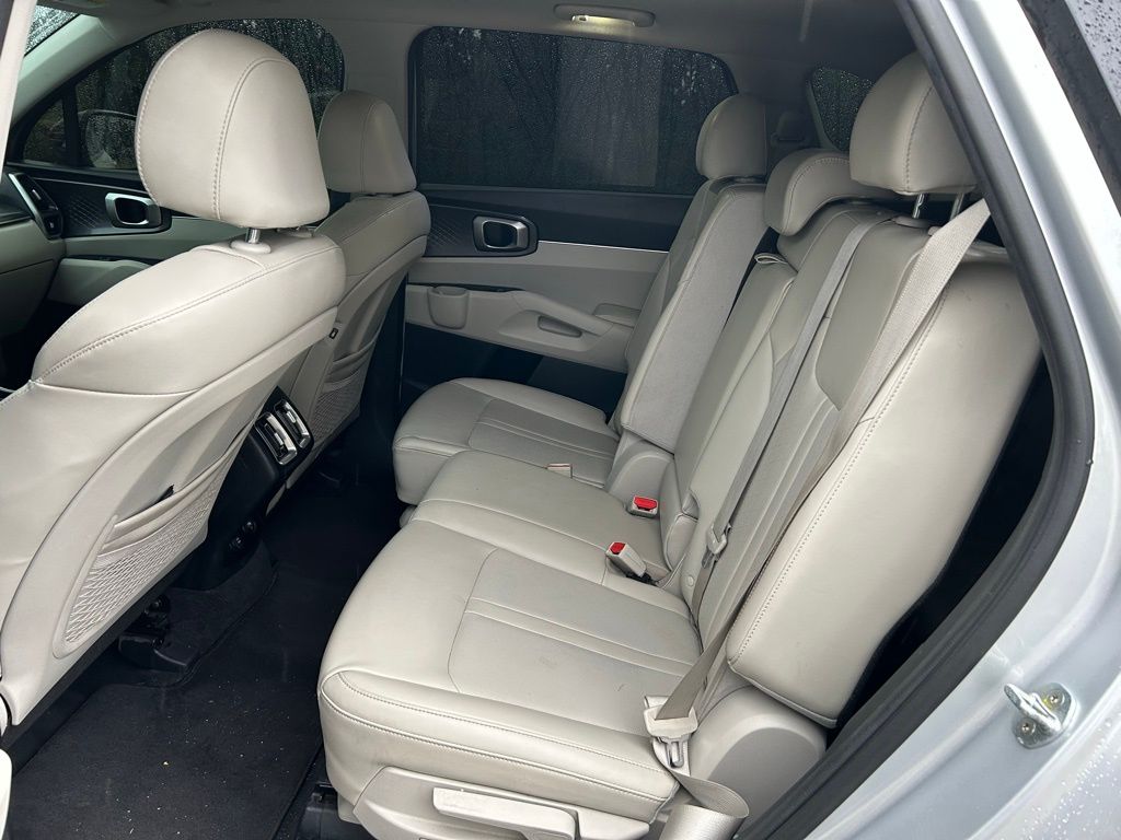 2021 Kia Sorento S 14