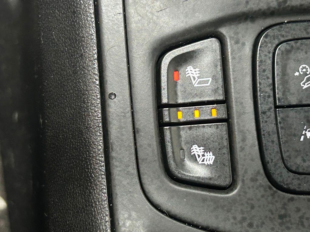 Used 2023 Summit White GMC SLE image 27