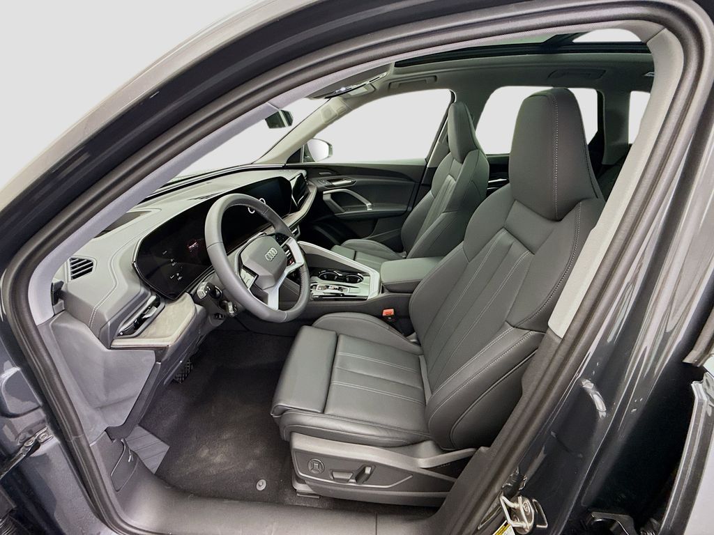 Thumbnail: 2025 Audi Q5 - 18