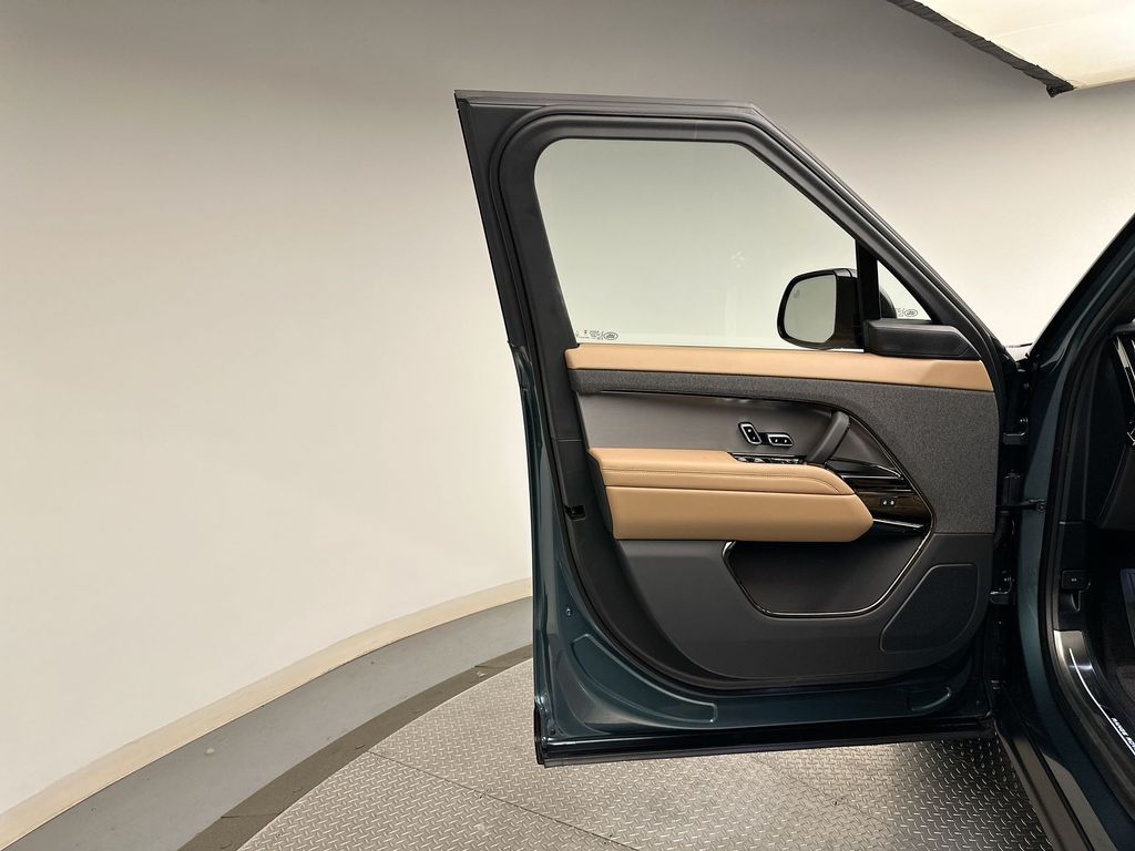 Thumbnail: 2025 Land Rover Range Rover Sport - 8