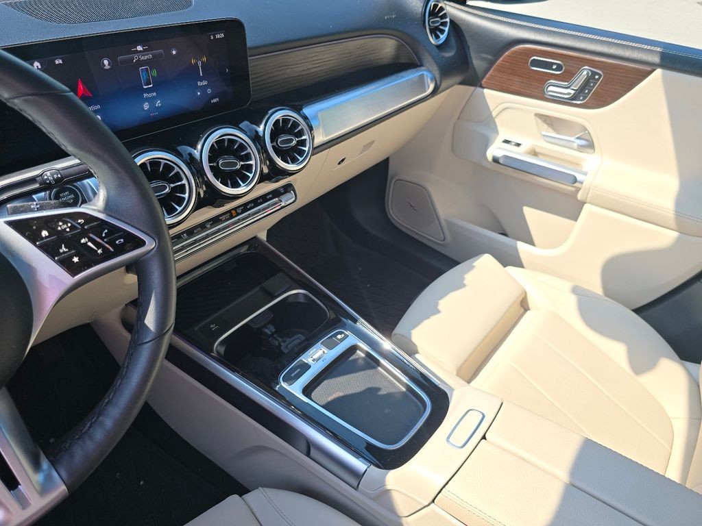 Certified Used 2025 White Mercedes-Benz GLB 250 image 28