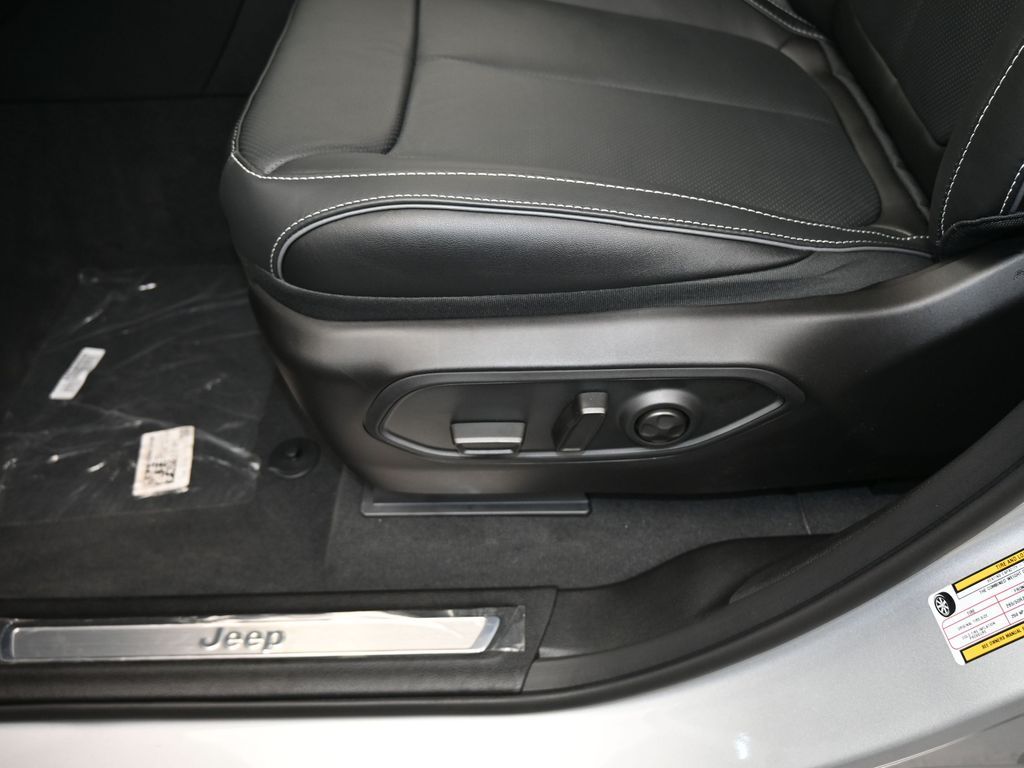Used 2024 Silver Zynith Jeep Overland image 15