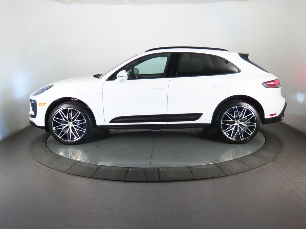 Thumbnail: 2026 Porsche Macan - 2
