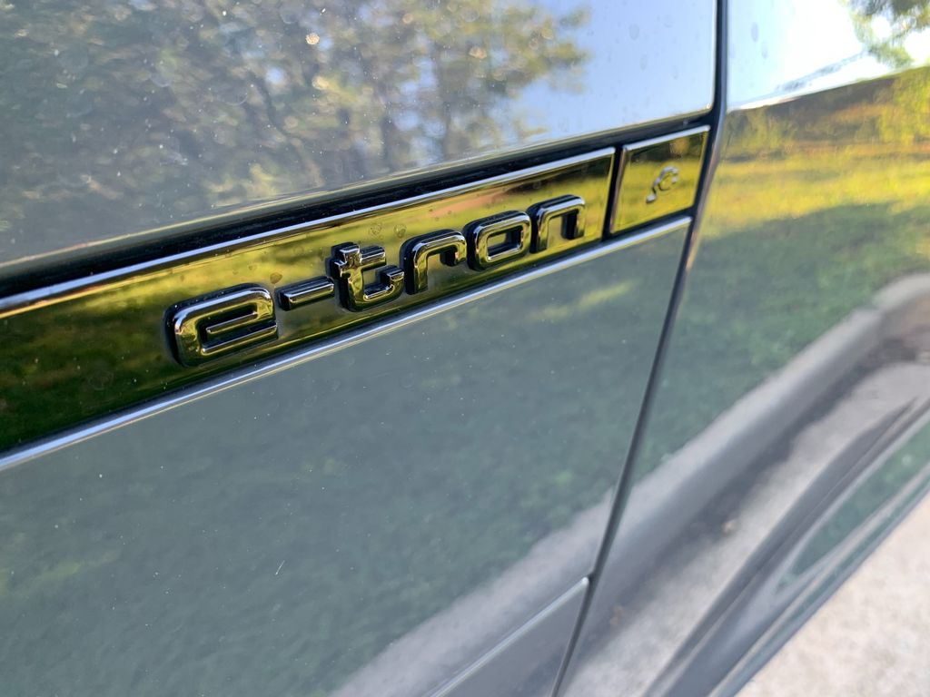 Thumbnail: 2024 Audi Q8 e-tron - 6