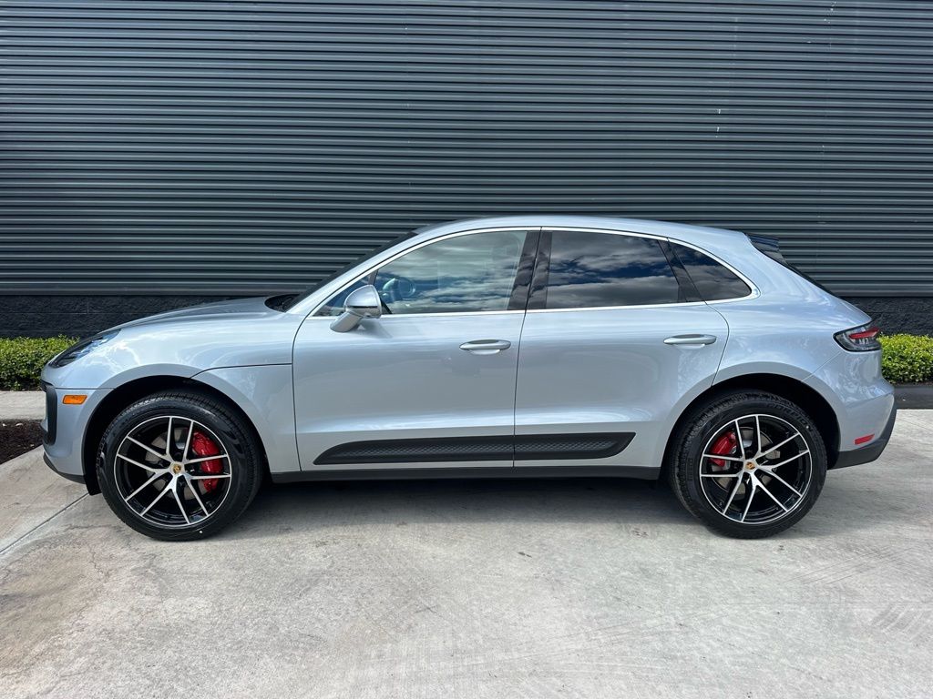 Thumbnail: 2026 Porsche Macan - 2