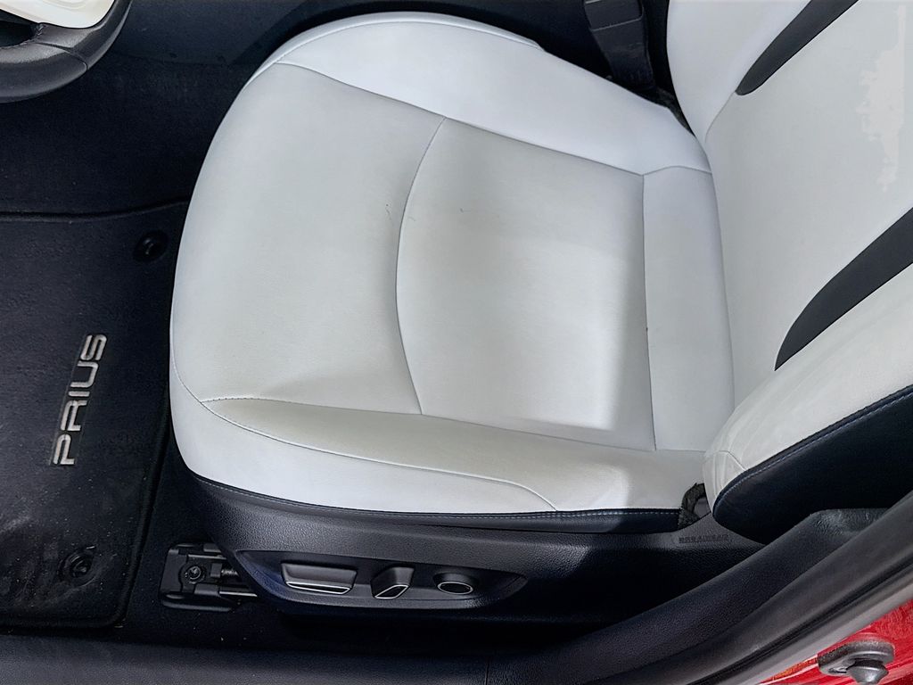 Thumbnail: 2016 Toyota Prius - 20