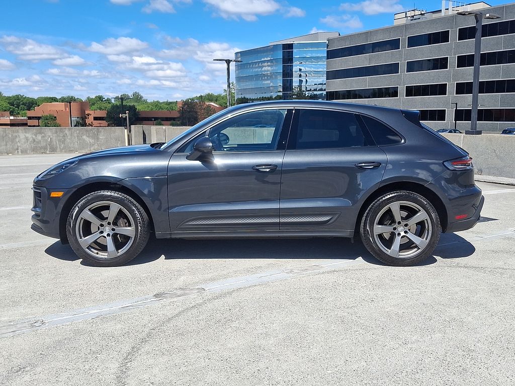 Thumbnail: 2023 Porsche Macan - 2