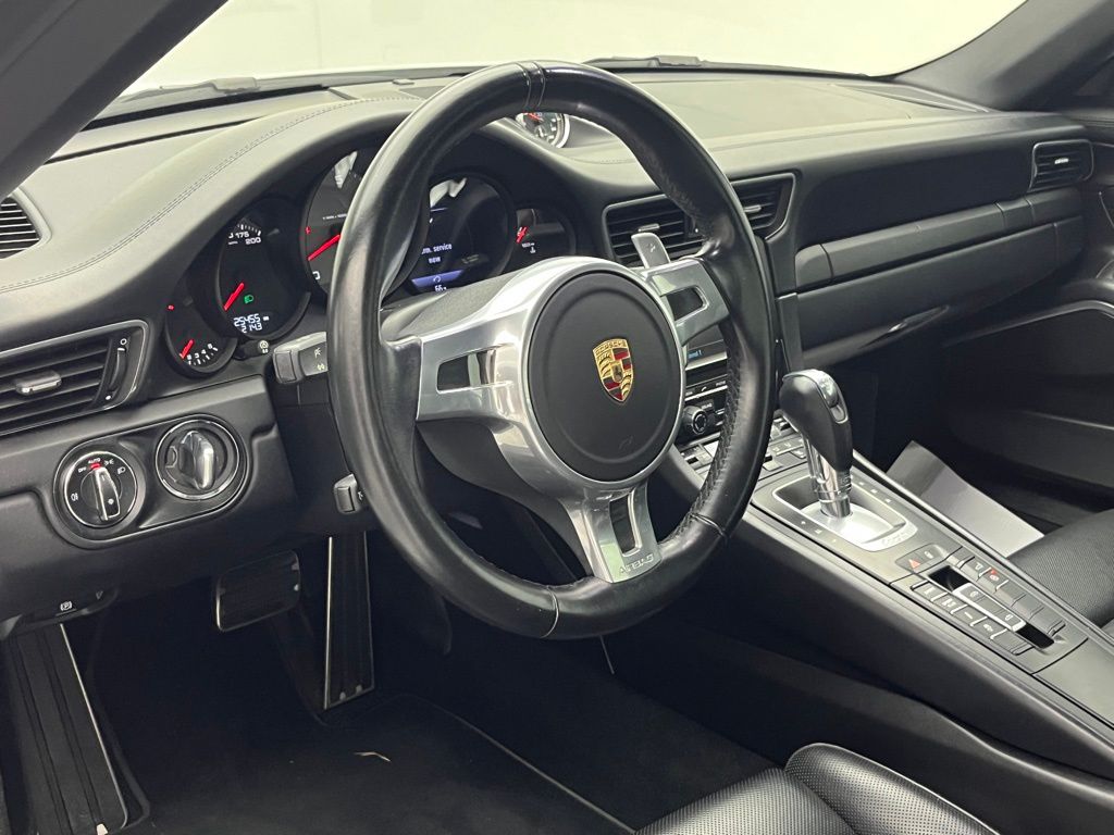 Thumbnail: 2015 Porsche 911 - 4