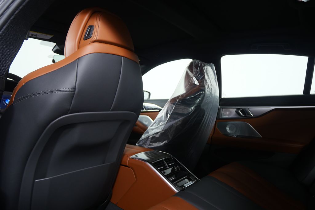 Thumbnail: 2026 BMW 8 Series - 19