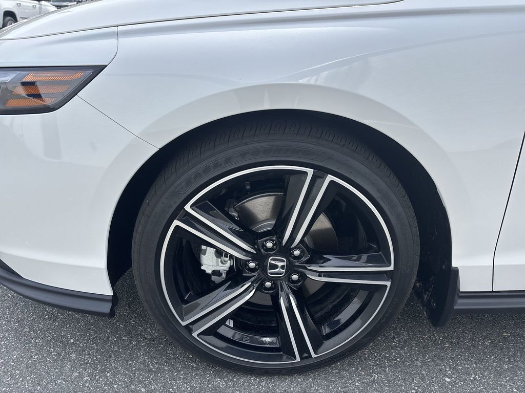 Used 2025 White Honda Sport image 19