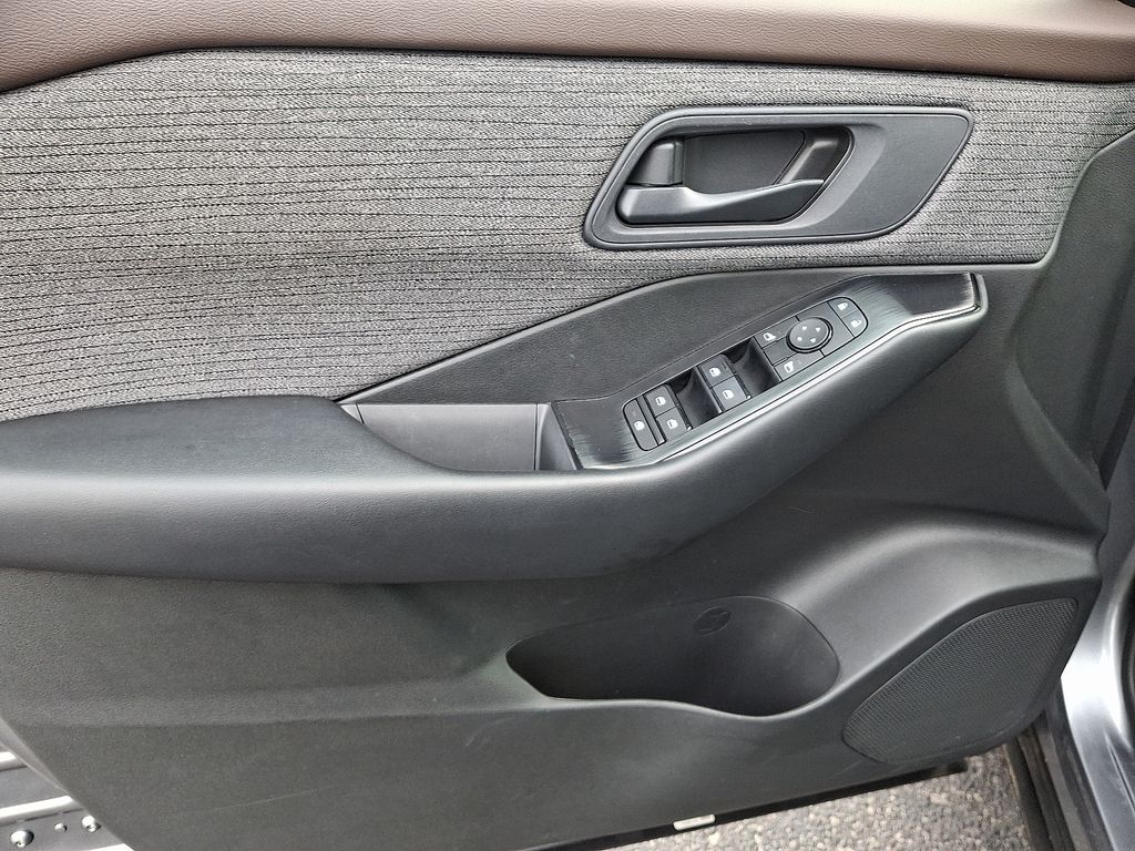 Thumbnail: 2023 Nissan Rogue - 13