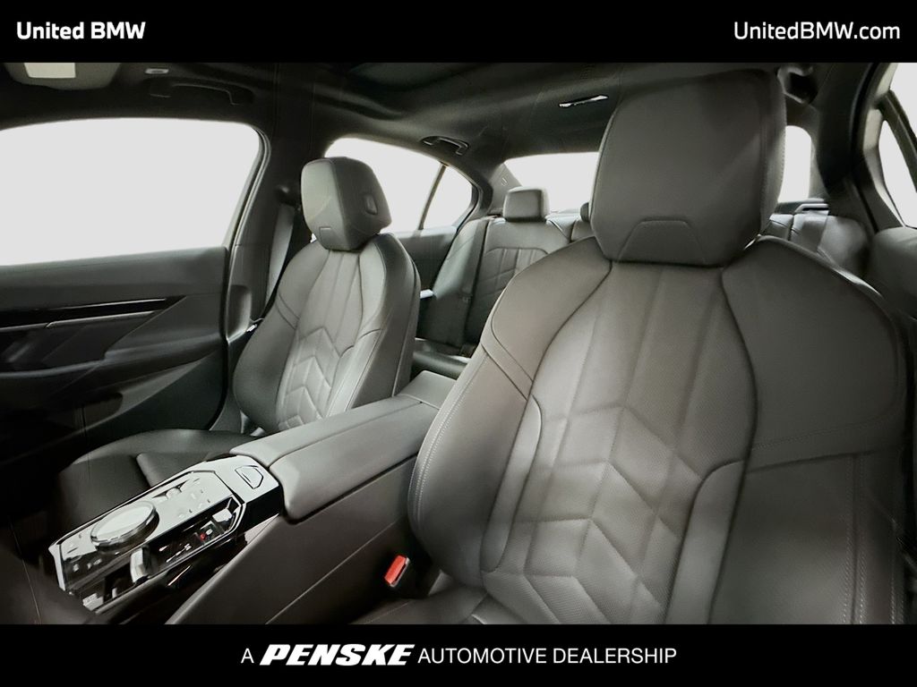 Thumbnail: 2026 BMW 5 Series - 5