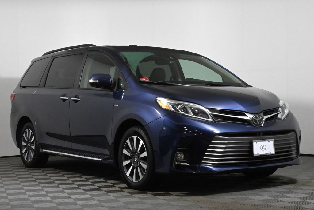 2020 Toyota Sienna SE Premium 10