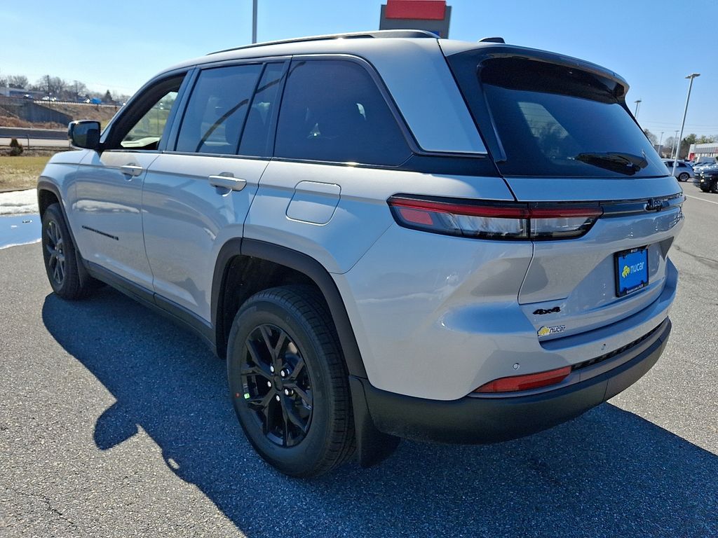 2026 Jeep Grand Cherokee — photo 3