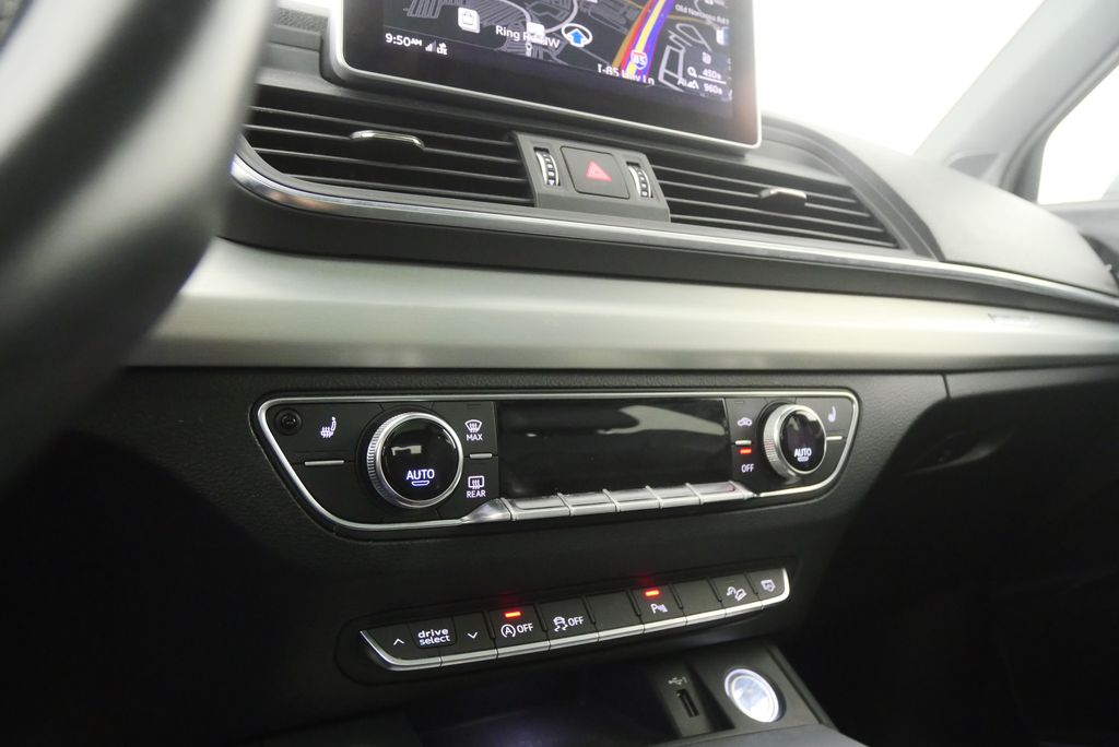 Thumbnail: 2018 Audi SQ5 - 21