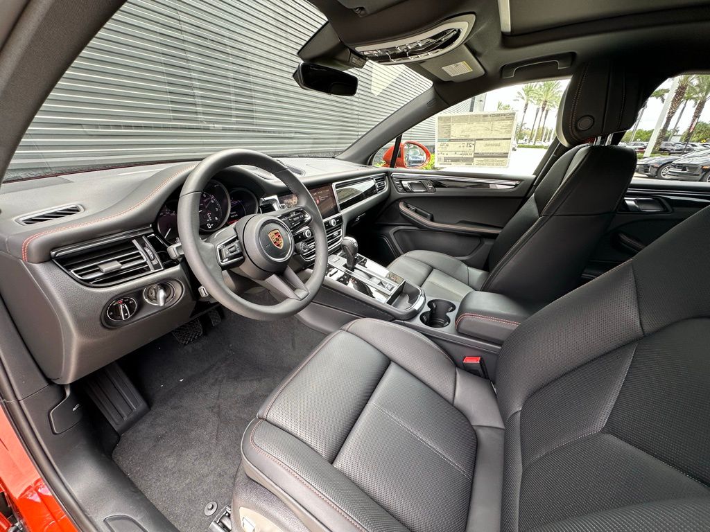 Thumbnail: 2025 Porsche Macan - 4