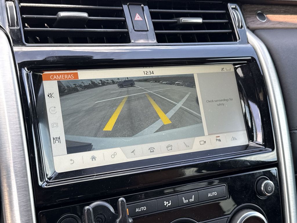 Thumbnail: 2018 Land Rover Discovery - 24