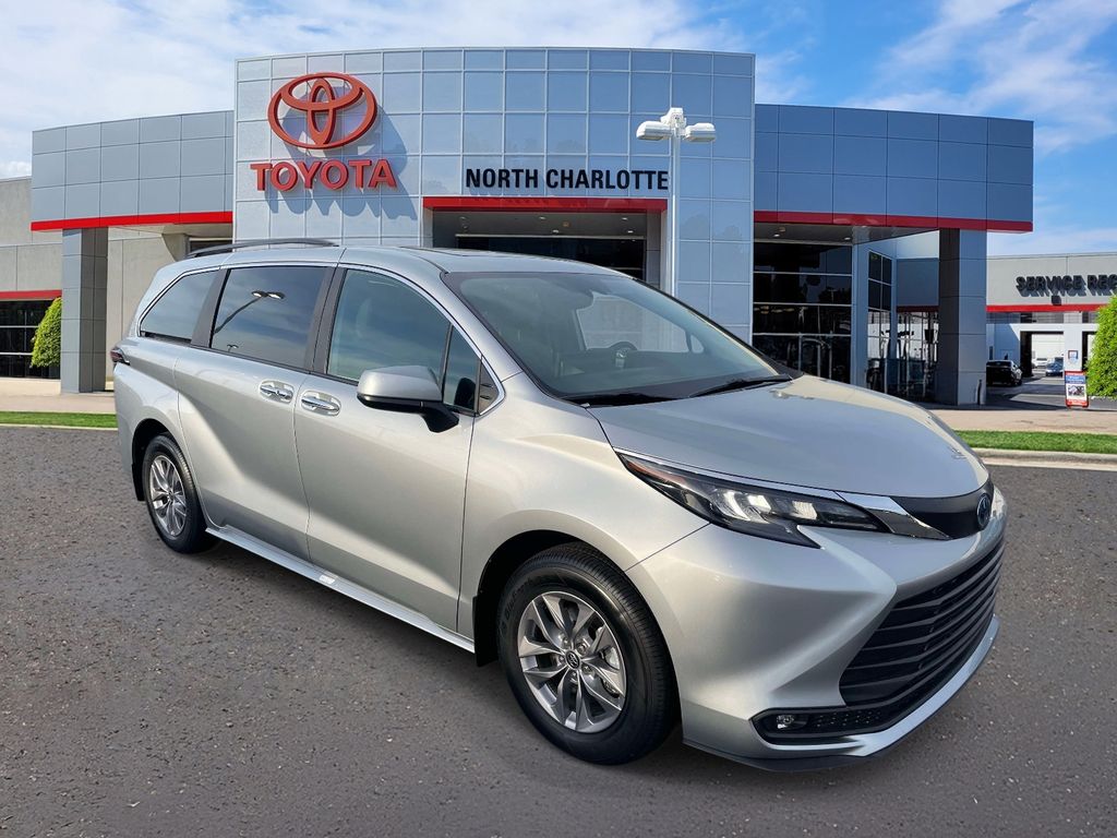 Celestial Silver Metallic 2025 Toyota Sienna XLE 7-Passenger FWD Minivan Front-Wheel Drive Continuously Variable Transmission