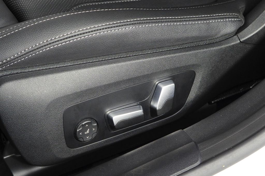 Thumbnail: 2023 BMW i4 - 23