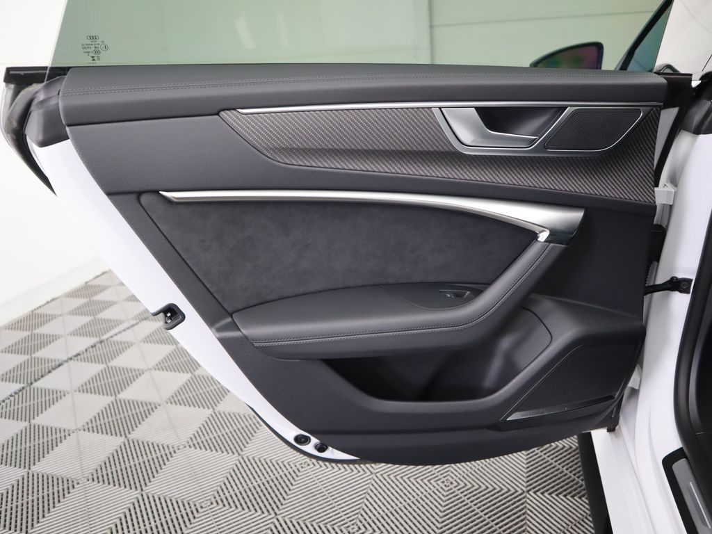 Thumbnail: 2024 Audi RS 7 - 26