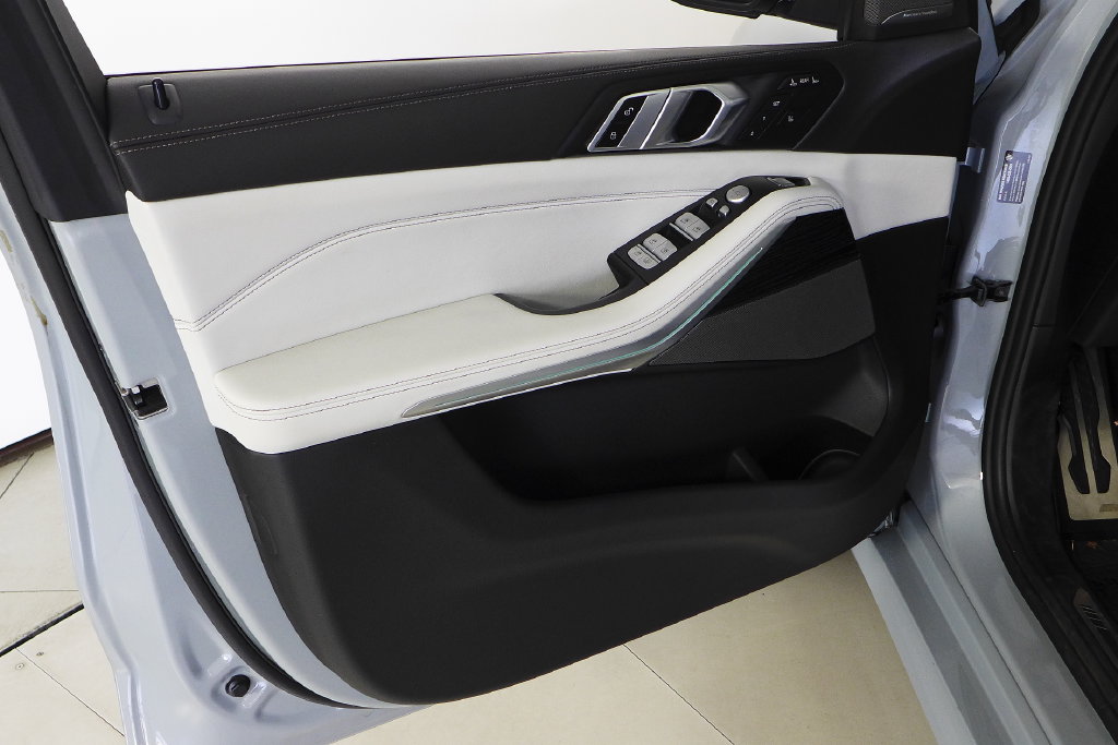 Thumbnail: 2024 BMW X7 - 11