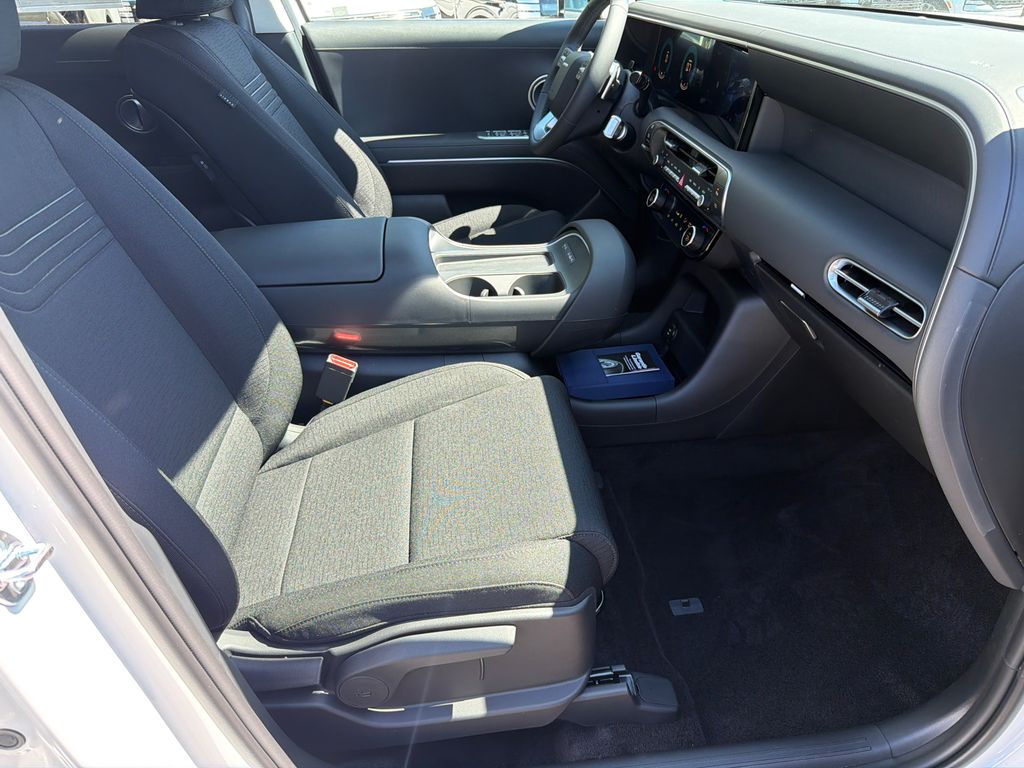 New 2026 White Hyundai SE image 14