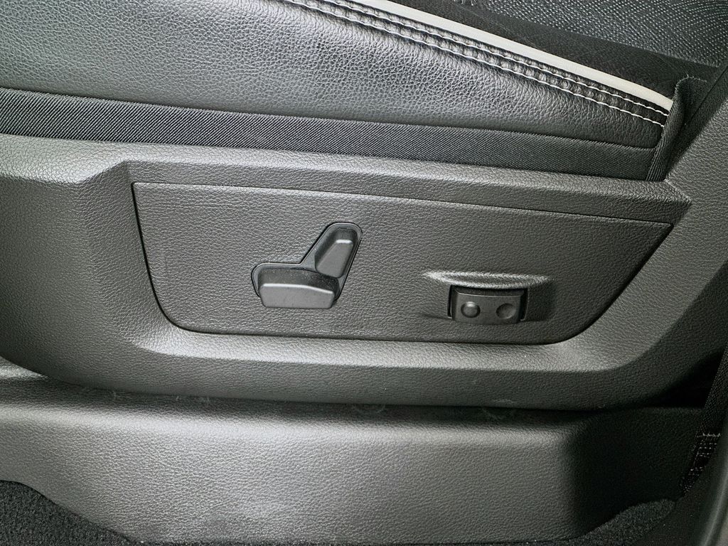 Used 2025 Black Ram Laramie image 23