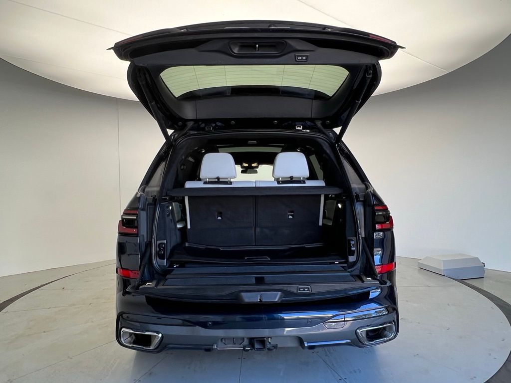 Thumbnail: 2023 BMW X7 - 5