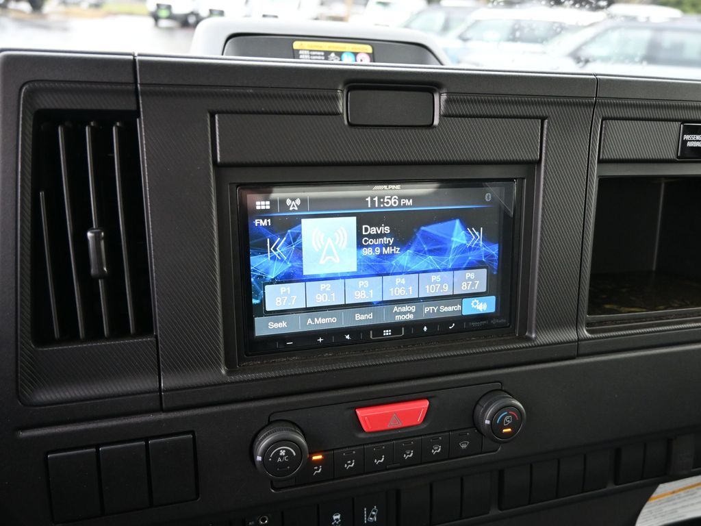 2025 Isuzu NRR 