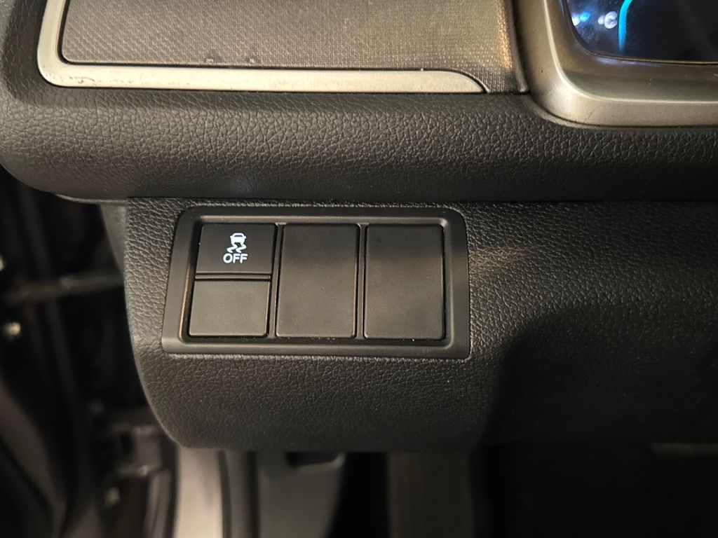Used 2018  Honda EX image 18