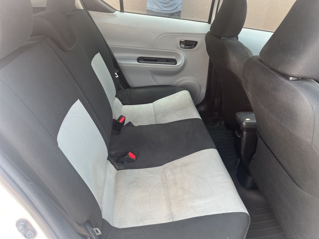 2014 Toyota Prius c Three 18